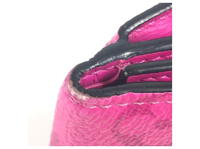 Billetera Compacta Rama Discovery Taiga M30773 de Louis Vuitton Rosa - vista 4