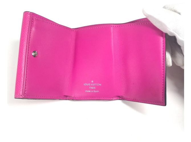 Billetera Compacta Rama Discovery Taiga M30773 de Louis Vuitton Rosa - vista 8