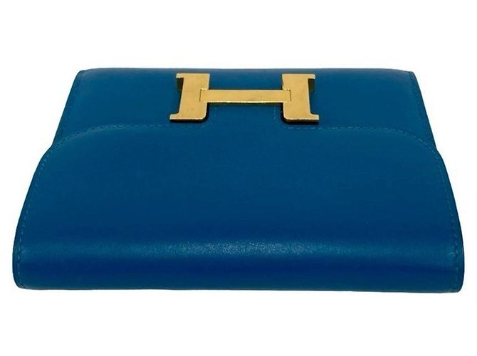 Billetera bi-fold compacta de cuero de ternera Constance de Hermès Azul - vista 3
