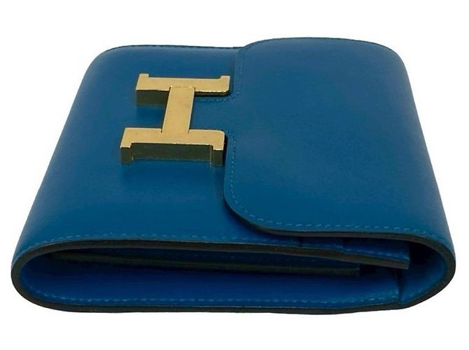 Billetera bi-fold compacta de cuero de ternera Constance de Hermès Azul - vista 5