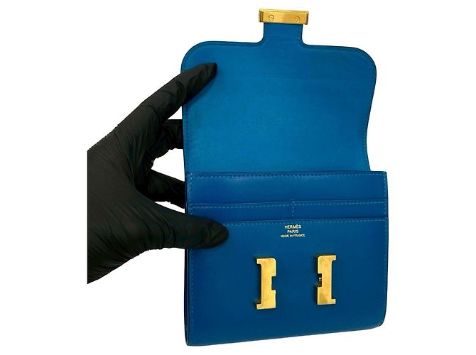 Billetera bi-fold compacta de cuero de ternera Constance de Hermès Azul - vista 7