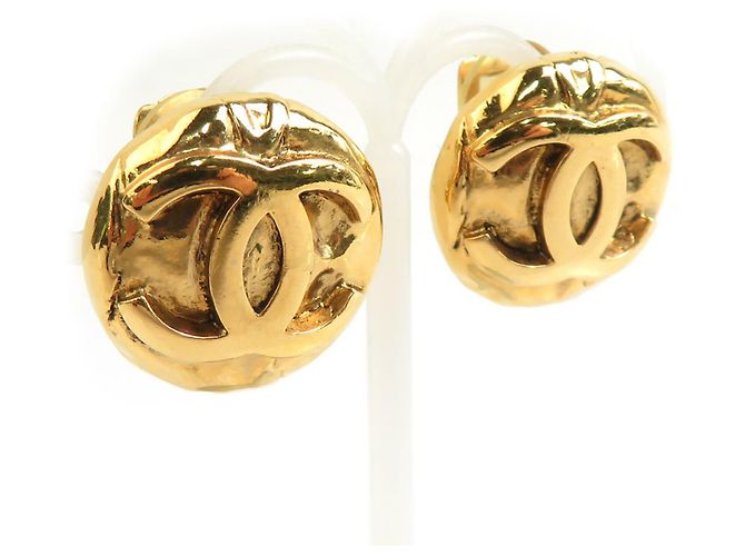 Orecchini a clip in metallo dorato Chanel Coco Mark D'oro - vista 2