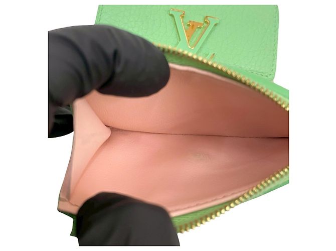 Cartera Capucines XS de cuero con tres pliegues Louis Vuitton Rosa Verde - vista 10