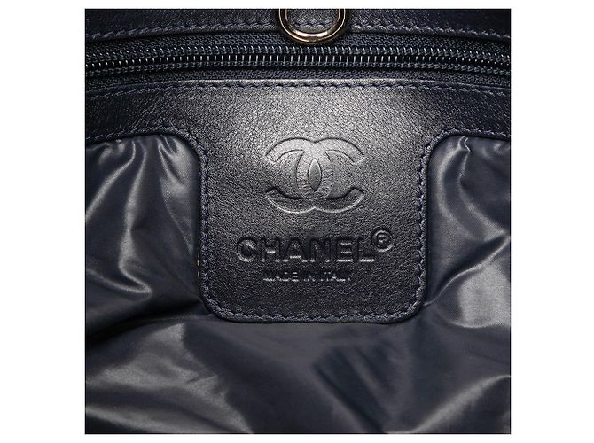 Chanel Kleine Grüne Geknöpfte Nylon Coco Cocoon Tasche Olivgrün - Ansicht 5