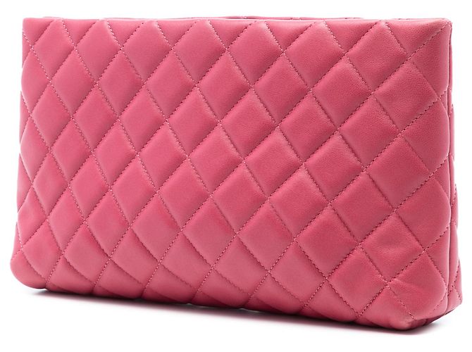 Clutch Kiss Lock de piel de cordero acolchada rosa de Chanel - vista 2