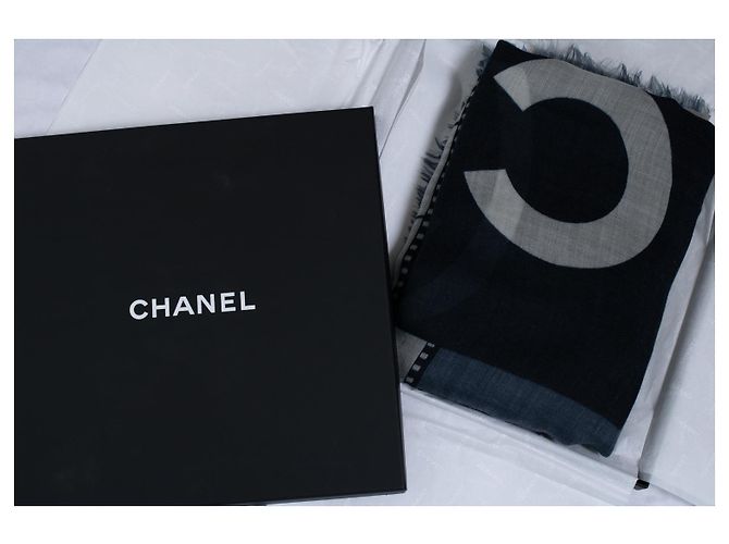 Chanel, Sciarpa in cashmere CC Cinema in blu e bianco Grigio - vista 5