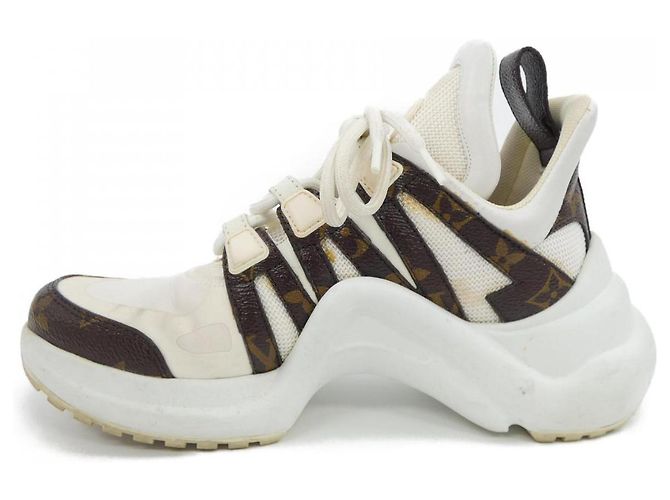Sneakers Louis Vuitton LV Archlight in vernice monogram Bianco - vista 2