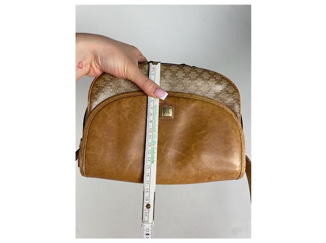Triomphe Céline Vintage Celine Monogramm Leder Schultertasche beige braun - Ansicht 14