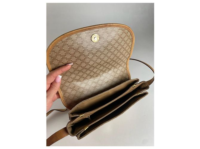 Triomphe Céline Vintage Celine Monogramm Leder Schultertasche beige braun - Ansicht 5