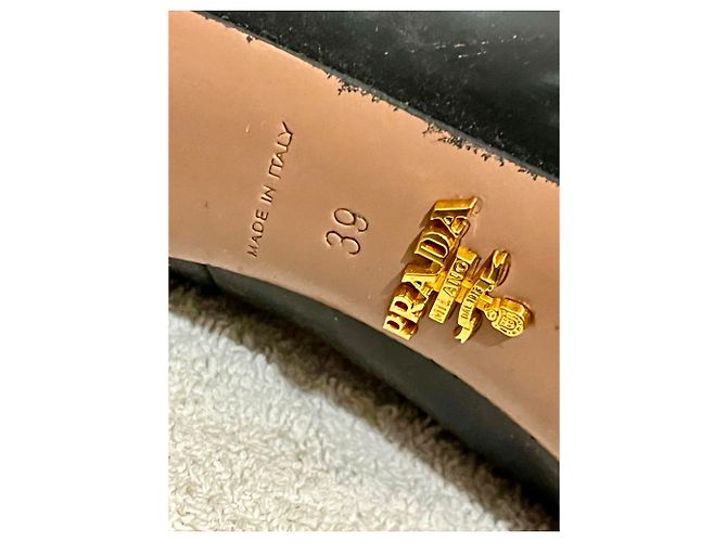 Prada High Heels aus schwarzem Leder - Ansicht 7