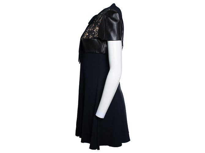 Vestido de painel de renda com acabamento em couro Saint Laurent em preto - vista 2