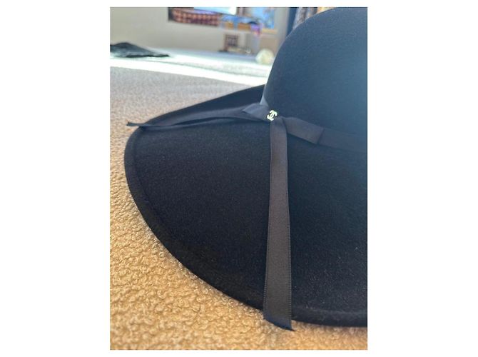 Cappello a tesa larga Chanel in Seta Nero - vista 2