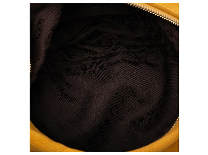 Louis Vuitton Onatah GM in Suede Monogram Giallo - vista 4