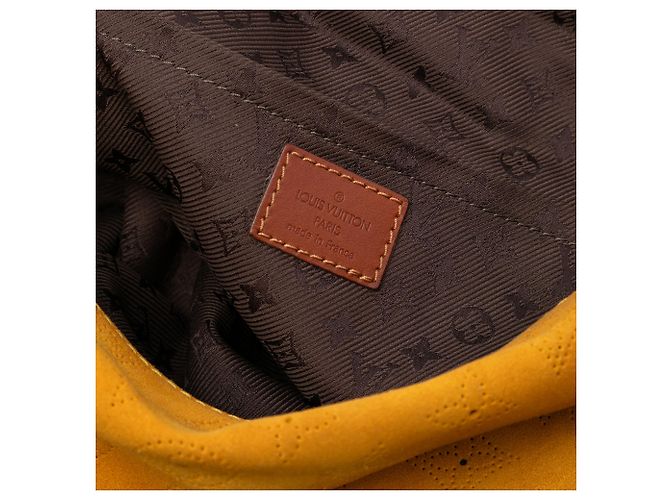 Louis Vuitton Onatah GM in Suede Monogram Giallo - vista 5