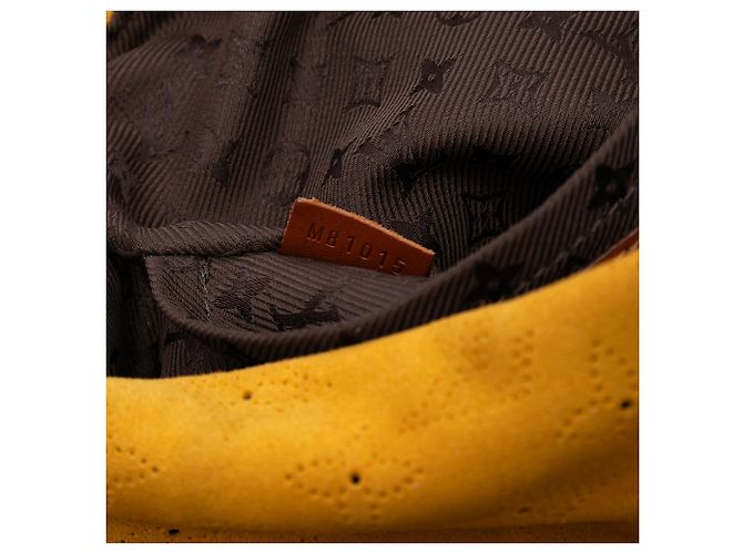 Louis Vuitton Onatah GM in Suede Monogram Giallo - vista 6