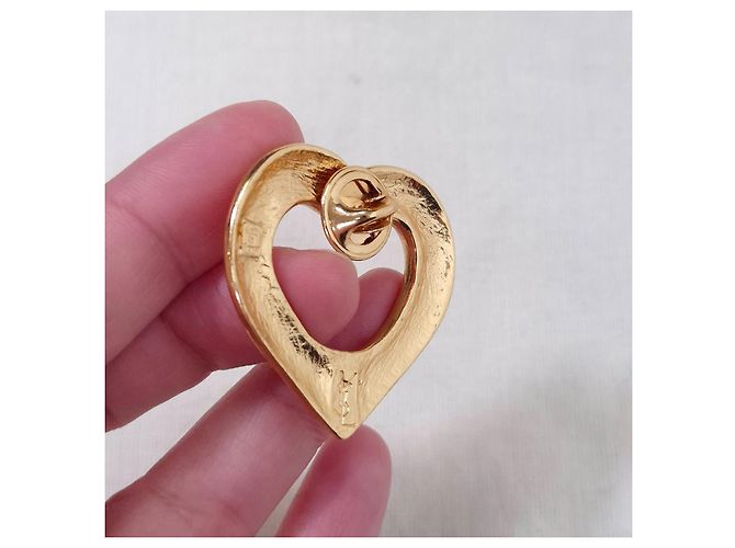 Yves Saint Laurent spilla a forma di cuore 1990s D'oro - vista 9