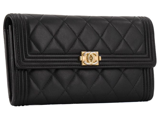 CHANEL - Cartera Boy Chanel en Cuero Negro Liso - vista 2