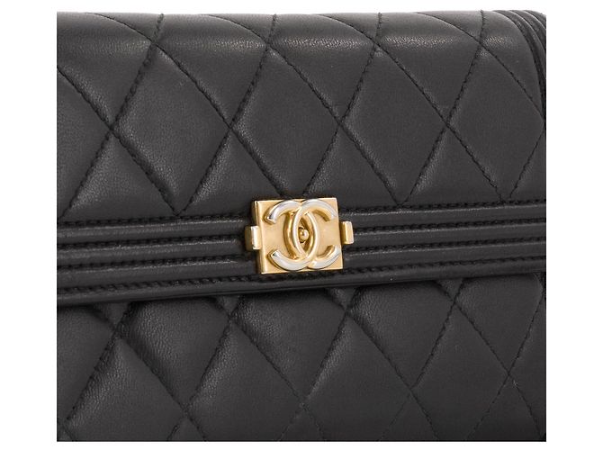 CHANEL - Cartera Boy Chanel en Cuero Negro Liso - vista 5