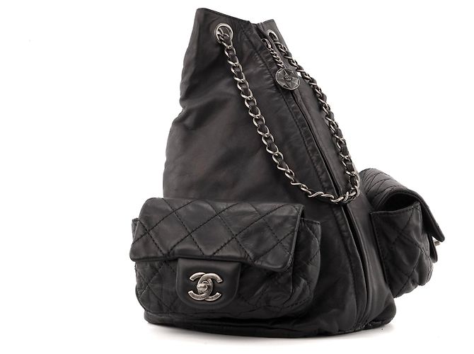 CHANEL - Multipocket Rucksack aus schwarzem Leder - Ansicht 2
