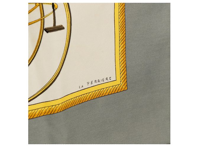 HERMÈS - Carré 90 Die Transformationsautos von Hermès aus mehrfarbiger Seide Mehrfarben - Ansicht 4