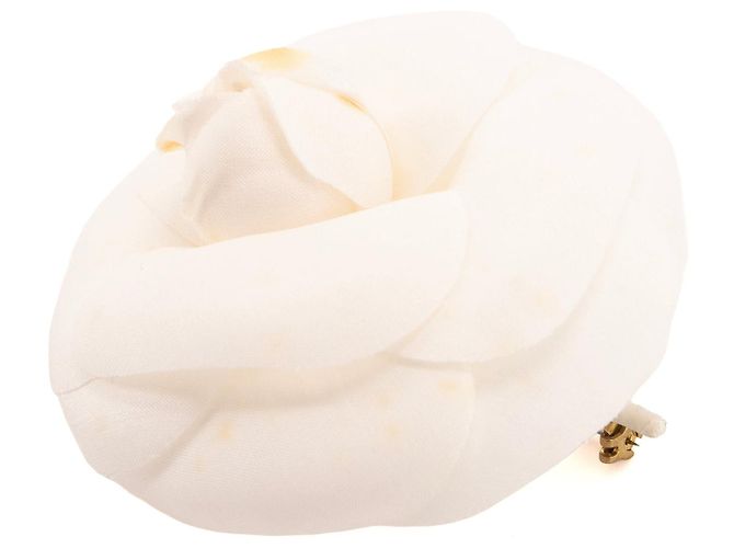 CHANEL - Spilla Camelia Chanel in tessuto bianco - vista 2