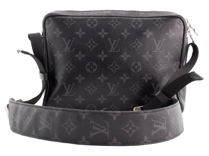 LOUIS VUITTON - Borsa a tracolla Outdoor Messenger Louis Vuitton in pelle nera e tela rivestita con monogramma eclipse Metallico - vista 3