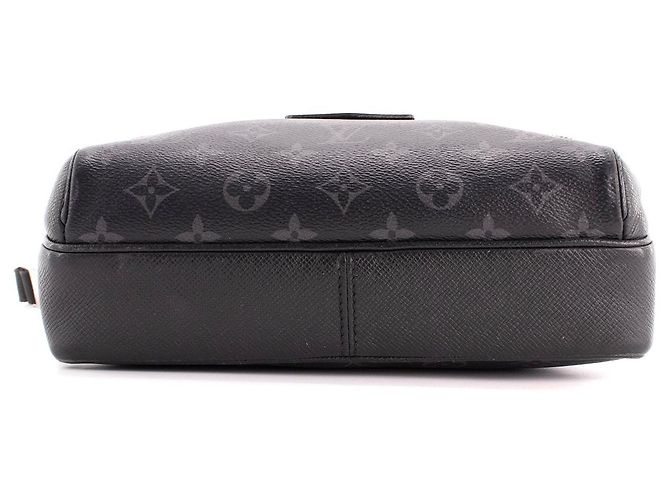 LOUIS VUITTON - Borsa a tracolla Outdoor Messenger Louis Vuitton in pelle nera e tela rivestita con monogramma eclipse Metallico - vista 4