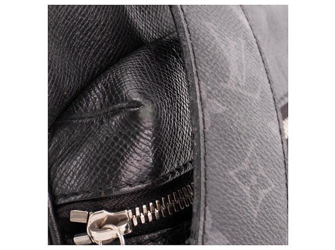 LOUIS VUITTON - Borsa a tracolla Outdoor Messenger Louis Vuitton in pelle nera e tela rivestita con monogramma eclipse Metallico - vista 6