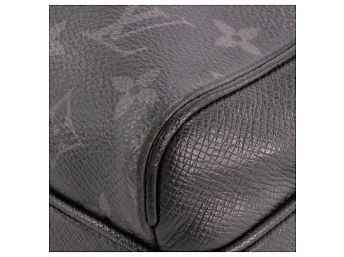 LOUIS VUITTON - Borsa a tracolla Outdoor Messenger Louis Vuitton in pelle nera e tela rivestita con monogramma eclipse Metallico - vista 8