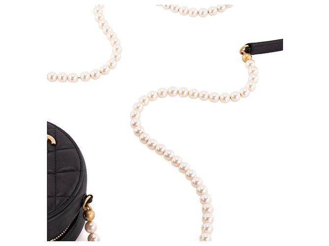 CHANEL - Borsa a tracolla Pearls Round Chanel in pelle nera Nero - vista 6