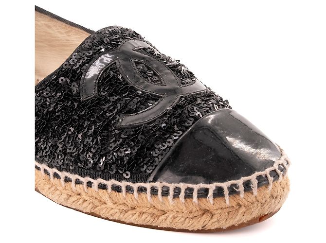 CHANEL - Espadrillas CC Chanel in paillettes e pelle verniciata nera (T37) Nero - vista 4