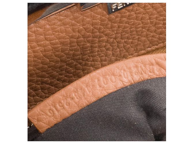 FENDI - Bolsa Peekaboo Fendi em couro granulado preto - vista 10