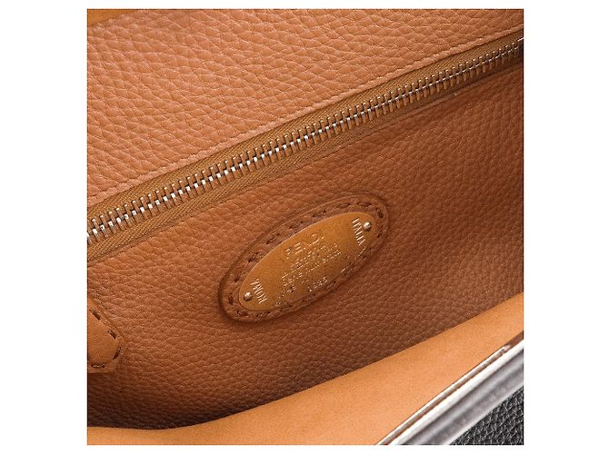FENDI - Bolsa Peekaboo Fendi em couro granulado preto - vista 9