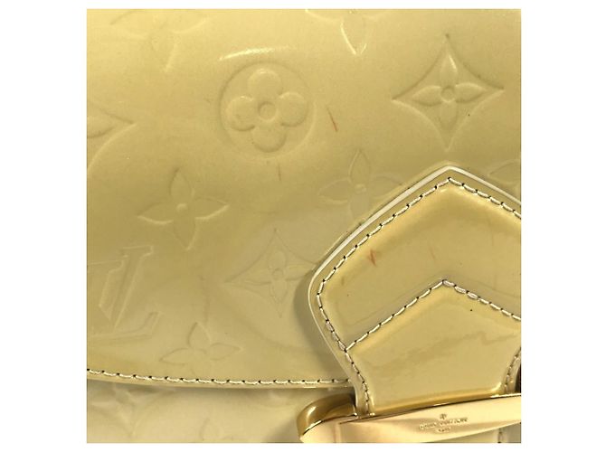 Borsa a tracolla con pattina Bellflower PM in Monogram Vernis Louis Vuitton Giallo - vista 14