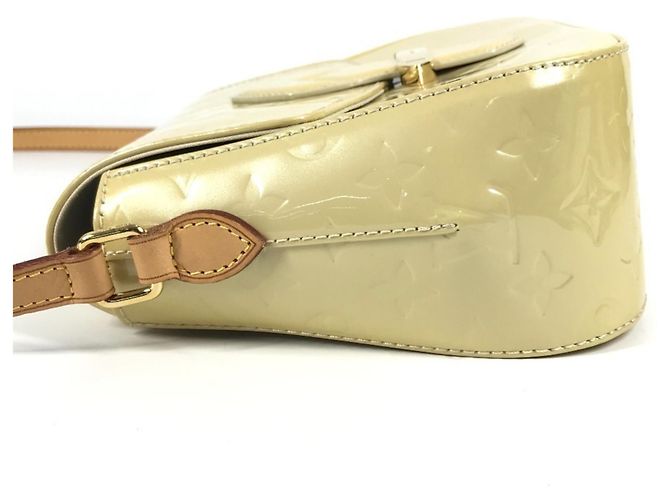Borsa a tracolla con pattina Bellflower PM in Monogram Vernis Louis Vuitton Giallo - vista 3
