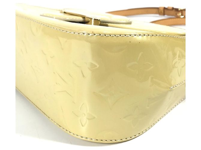 Borsa a tracolla con pattina Bellflower PM in Monogram Vernis Louis Vuitton Giallo - vista 5