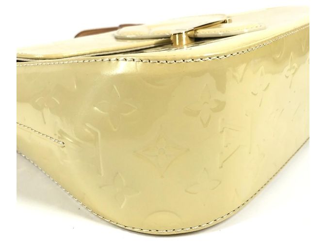 Borsa a tracolla con pattina Bellflower PM in Monogram Vernis Louis Vuitton Giallo - vista 6