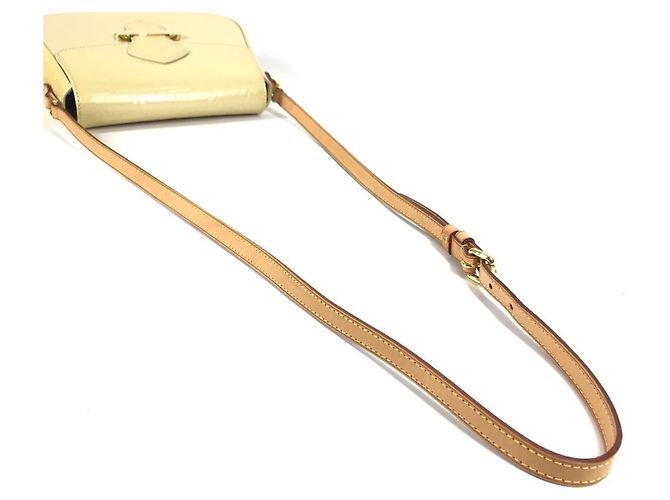 Borsa a tracolla con pattina Bellflower PM in Monogram Vernis Louis Vuitton Giallo - vista 8