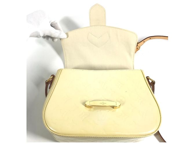 Borsa a tracolla con pattina Bellflower PM in Monogram Vernis Louis Vuitton Giallo - vista 9