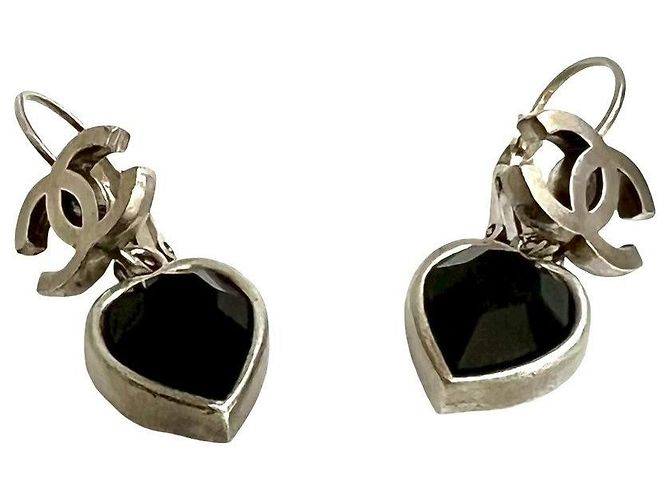 Classique Boucles d'oreilles en forme de cœur avec le logo Coco de Chanel Argenté Métallisé - vue 4
