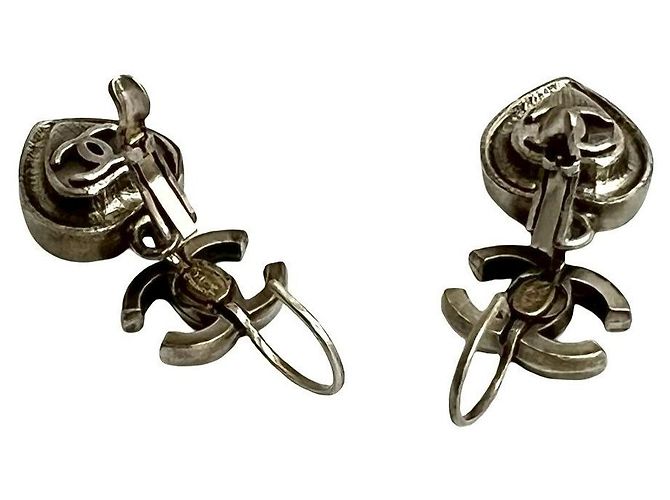 Classique Boucles d'oreilles en forme de cœur avec le logo Coco de Chanel Argenté Métallisé - vue 6