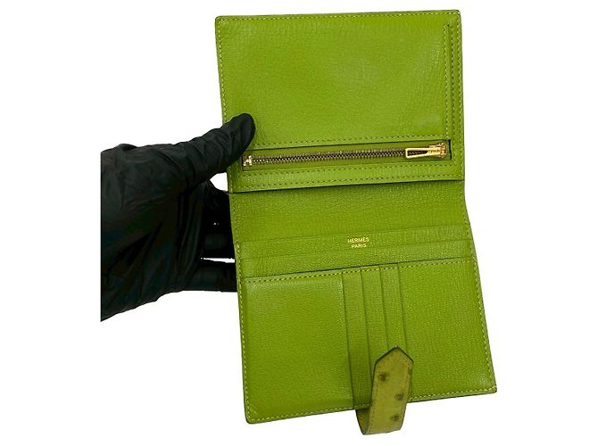 Portefeuille compact en cuir d'autruche Hermès Béarn Vert - vue 8