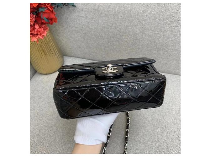 Bolso rectangular clásico mini Chanel en piel de charol negra Negro - vista 12