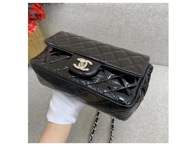 Bolso rectangular clásico mini Chanel en piel de charol negra Negro - vista 13