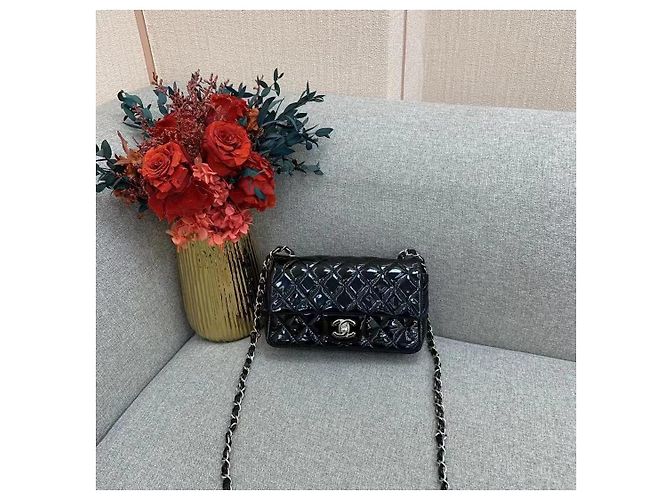 Bolso rectangular clásico mini Chanel en piel de charol negra Negro - vista 9