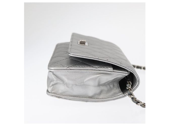 Wallet On Chain Cartera Chanel Reissue 2.55 con Cadena de Piel de Cordero Acolchada Plata - vista 3
