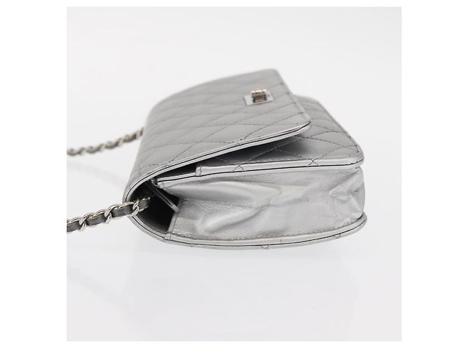 Wallet On Chain Cartera Chanel Reissue 2.55 con Cadena de Piel de Cordero Acolchada Plata - vista 4