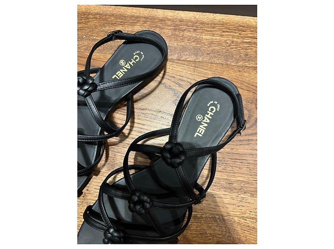 Sandali piccoli in pelle nera Camelia di Chanel 39 Nero - vista 4