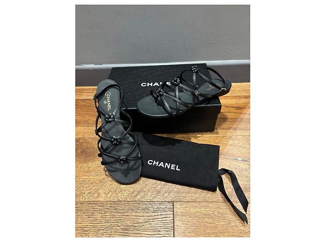 Sandali piccoli in pelle nera Camelia di Chanel 39 Nero - vista 9