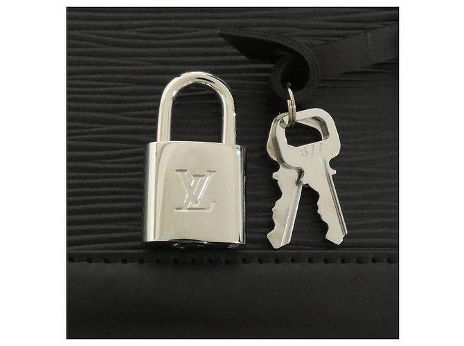 Borsa Alma BB in Epi di Louis Vuitton Nero - vista 4